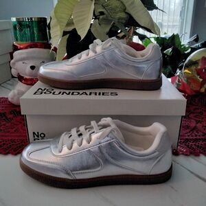 No Boundaries Kids Metallic Silver Sneakers